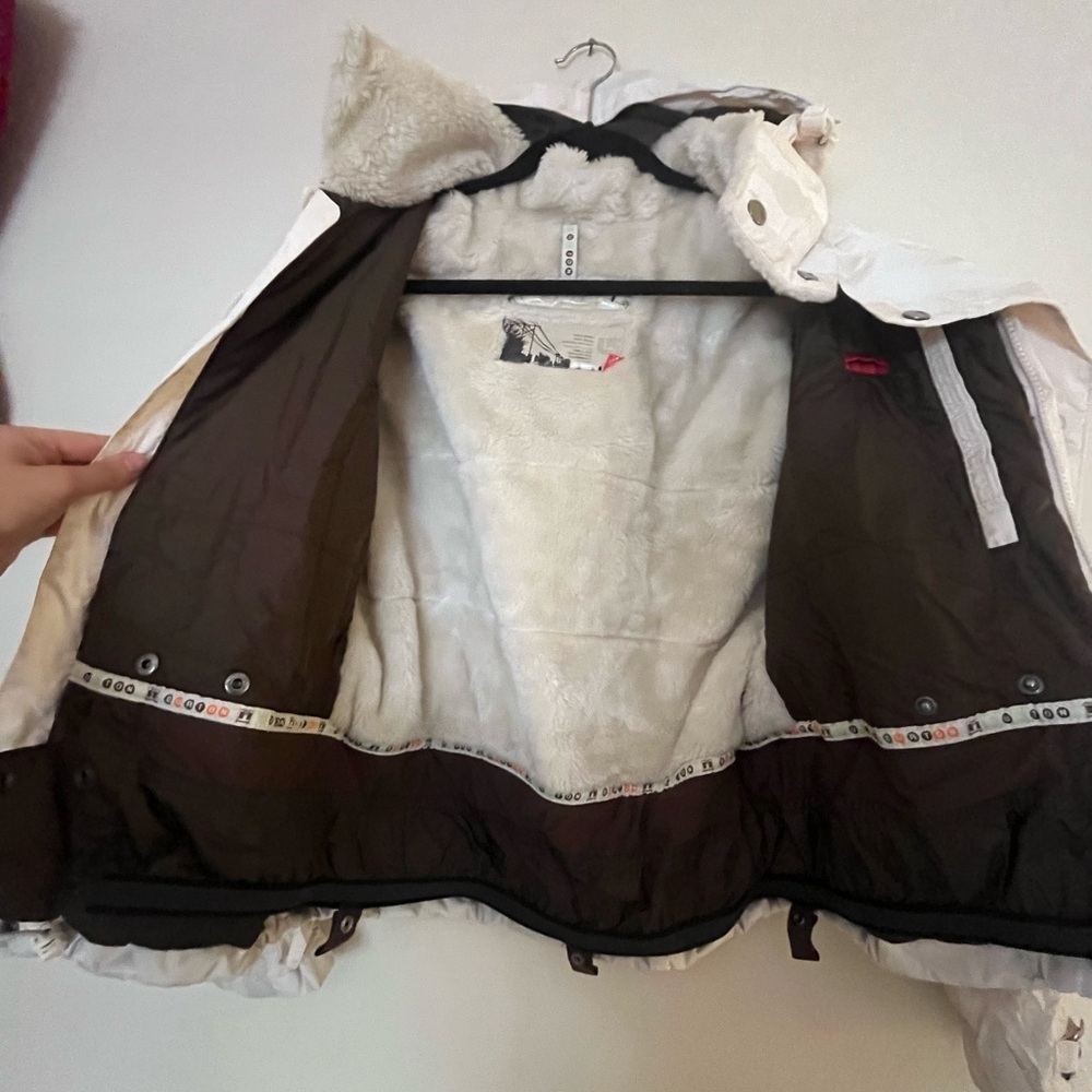 White plaid Burton snowboarding jacket - Picture 6 of 8